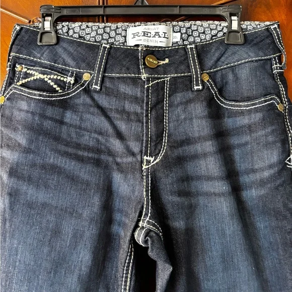 Ariat - Picture 2 of 3